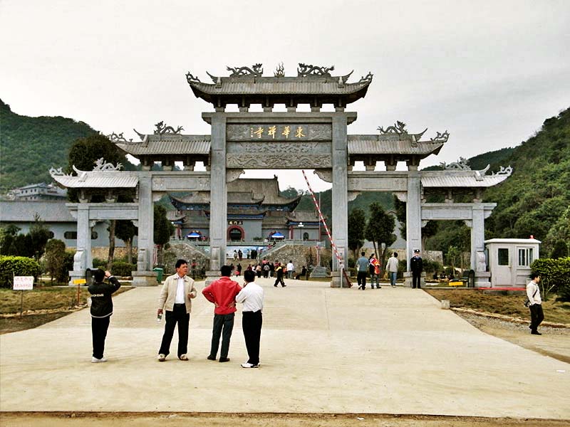 东华禅寺庙石雕牌坊图片